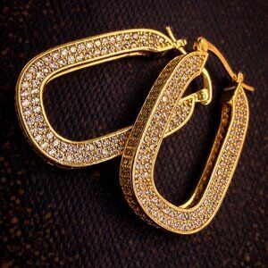 Gold earring with rhinestones
